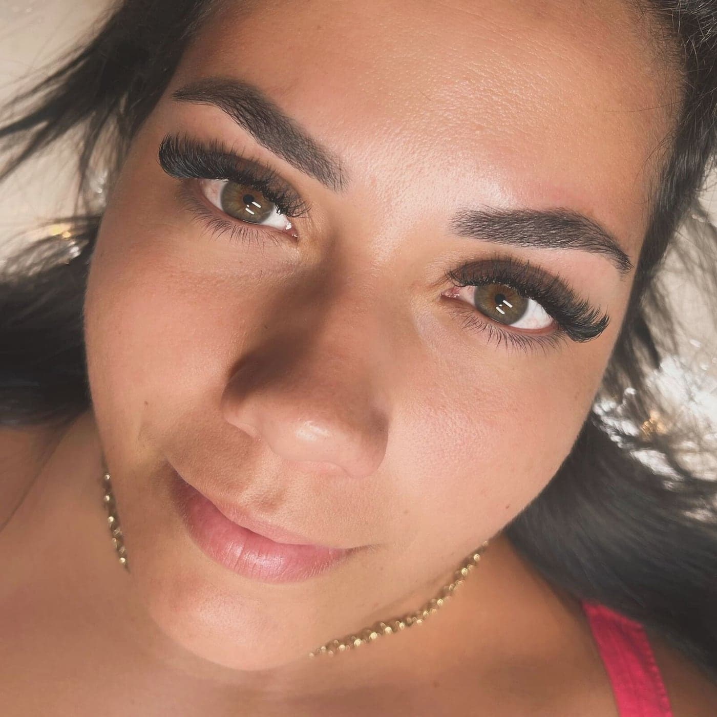 Close de olhos com extensão de cílios em Volume Brasileiro
